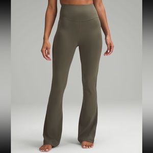 Groove Super-High-Rise Flared Pant Nulu *Regular Army Green Size 6